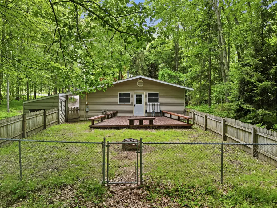 8128 Highland Trail, Canadian Lakes, MI 49346 - #2