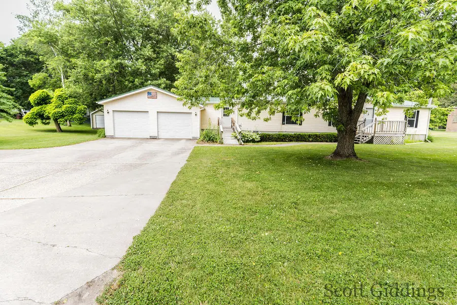 206 E 1st Street, Stanton, MI 48888 - #3