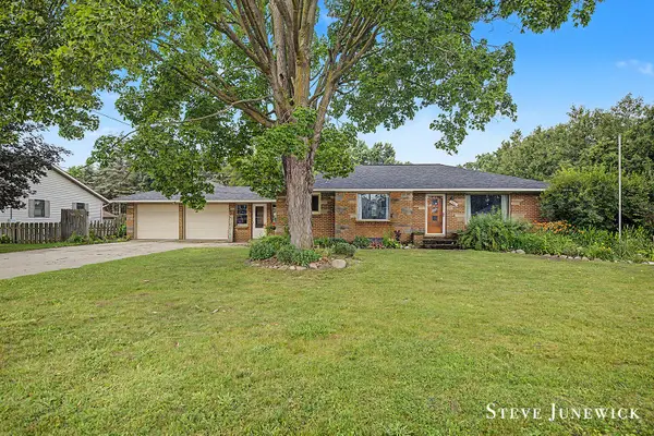 8261 Cottonwood Drive, Jenison, MI 49428