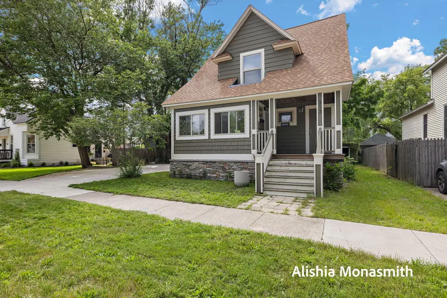 313 N 5th Street, Grand Haven, MI 49417 - #2