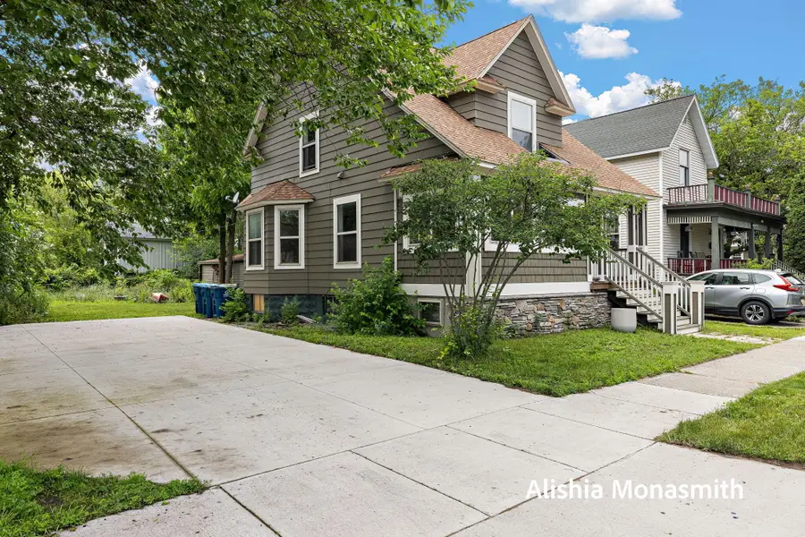 313 N 5th Street, Grand Haven, MI 49417 - #3