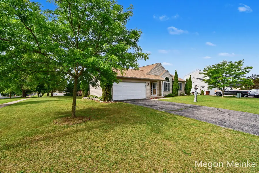 105 Pineview Drive, Belding, MI 48809 - #2