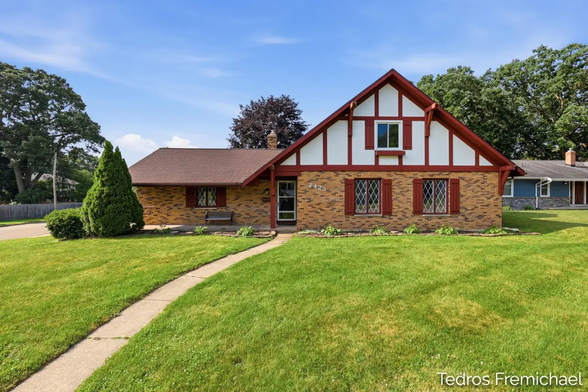 2423 Ridgefield Road, Portage, MI 49024 - #1
