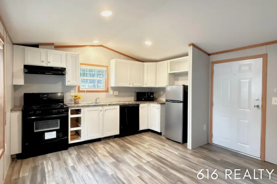 72 N Green Meadow Street Se, Grand Rapids, MI 49548 - #2