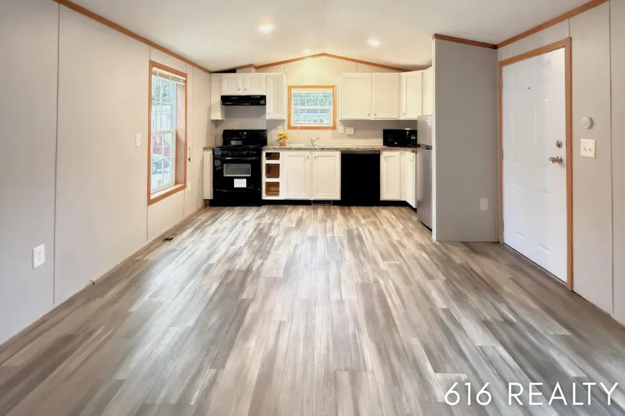 72 N Green Meadow Street Se, Grand Rapids, MI 49548 - #3