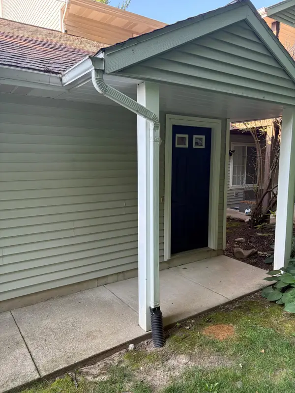 217 Hunters Lane Ne #6, Rockford, MI 49341