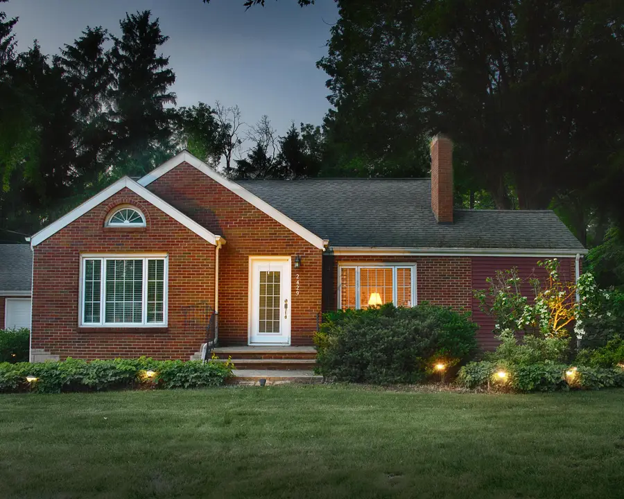 2429 W John Beers Road, Stevensville, MI 49127 - #2