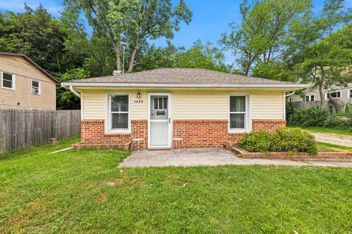 1629 Bristol Avenue Nw, Grand Rapids, MI 49504 - #1