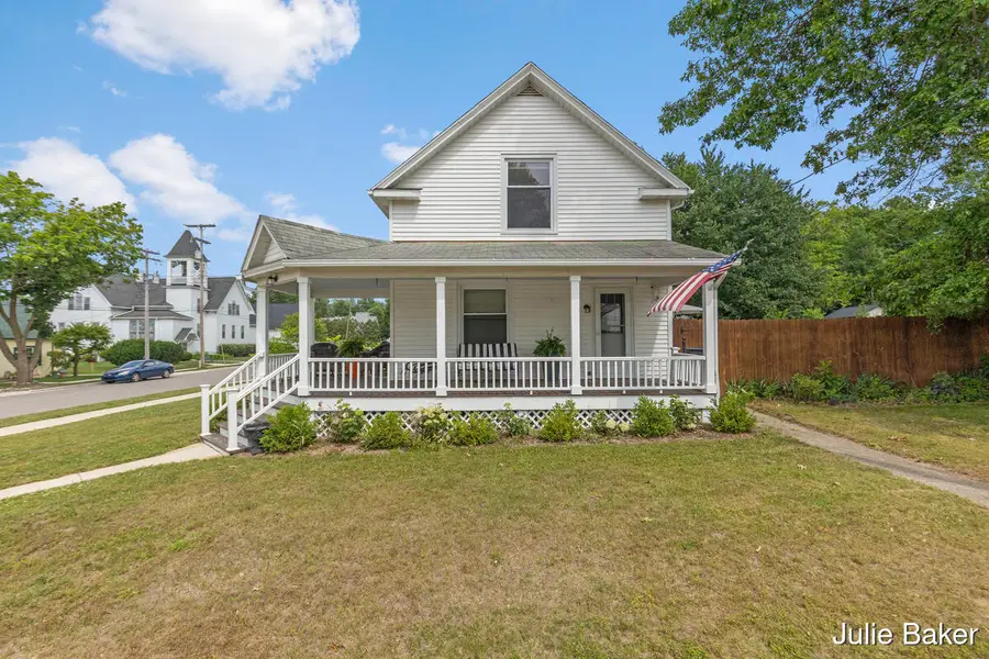 40 S Monroe Street Ne, Rockford, MI 49341 - #2