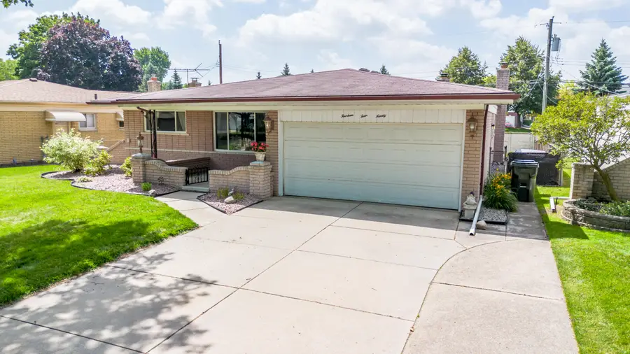 14490 Edshire Drive, Sterling Heights, MI 48312 - #3