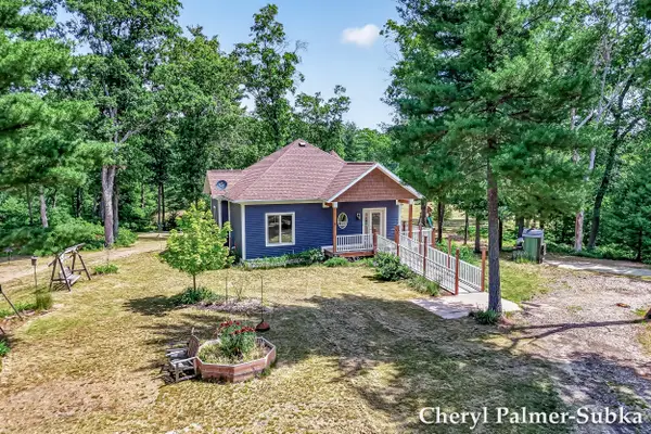8090 E Lake Road, Twin Lake, MI 49457