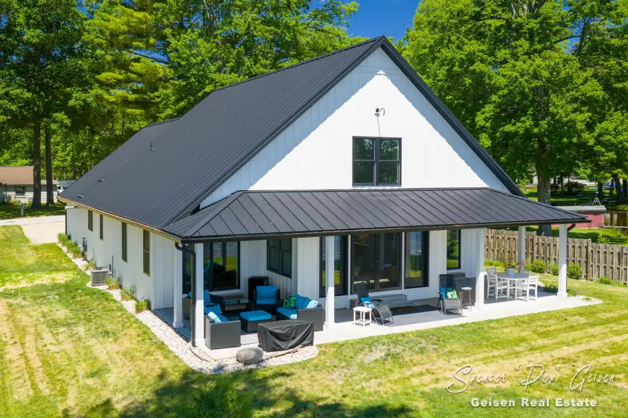 1022 S Woodland Drive, White Cloud, MI 49349 - #2