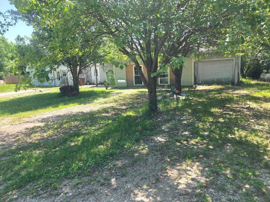 1402 E Deaner Road Ne, Edmore, MI 48829 - #2