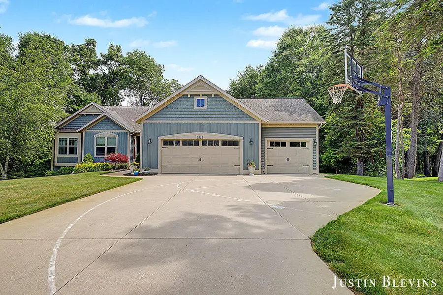 5515 Hagenvale Court Ne, Rockford, MI 49341 - #2