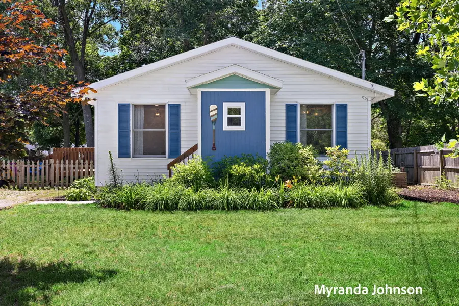 357 S Lake Avenue, Spring Lake, MI 49456 - #3