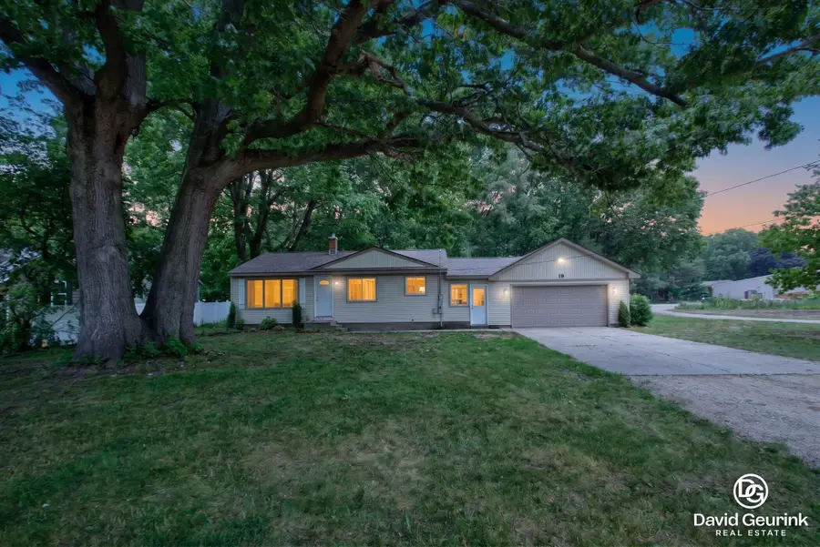 19 N Division Avenue, Holland, MI 49424 - #2