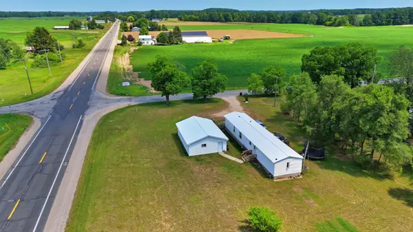 9479 N Bailey Road, Howard City, MI 49329