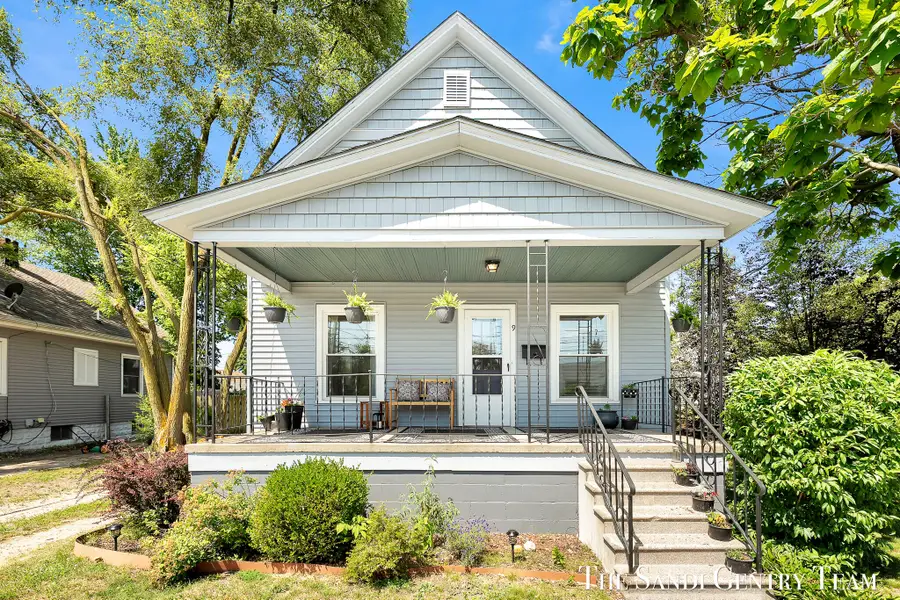 9 S Ferry Street, Grand Haven, MI 49417 - #2