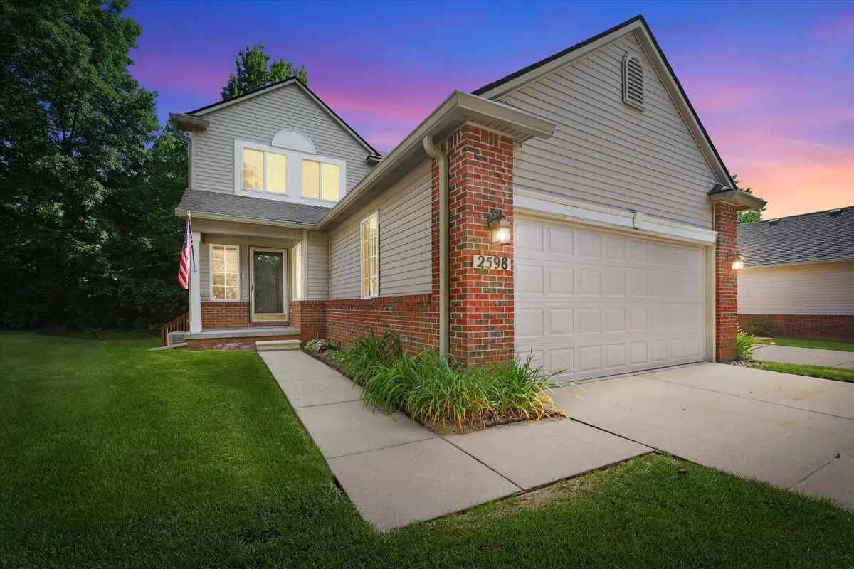 2598 Woodcliff Trail, Hartland, MI 48353 - #1