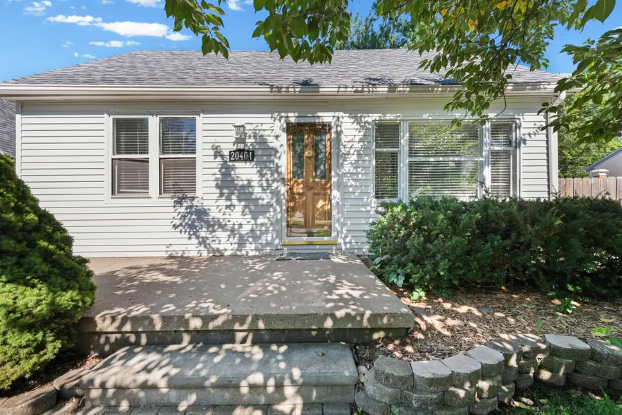 20404 Hubbard Street, Livonia, MI 48152 - #2