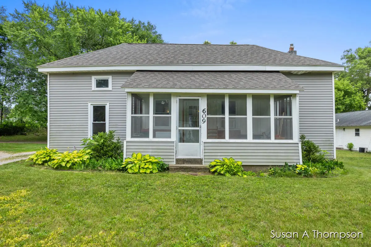 609 E Washington Street, Greenville, MI 48838 - #1