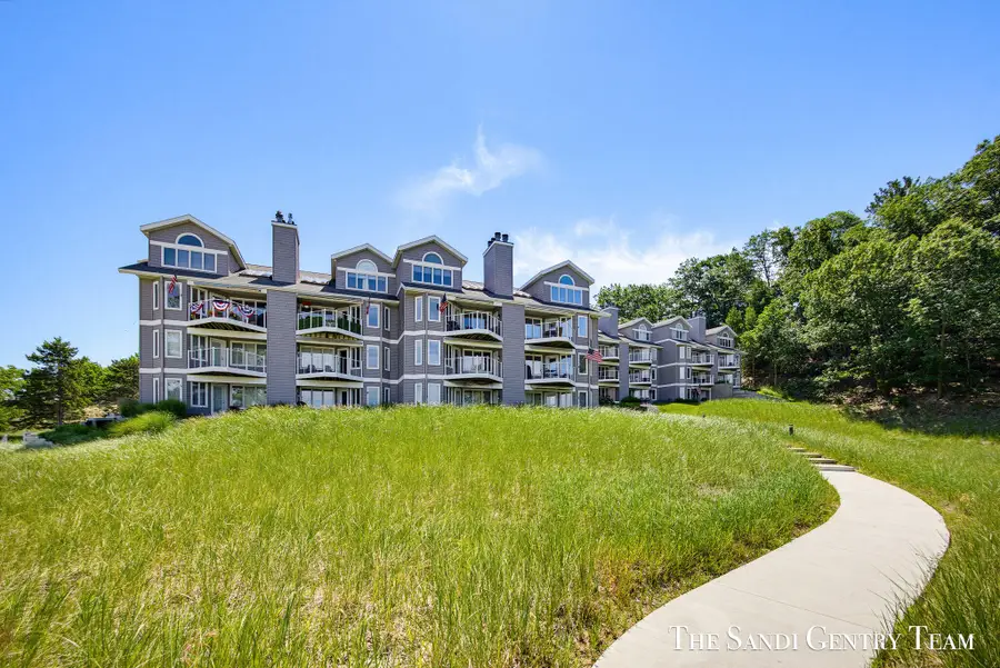 820 S Harbor Drive #5, Grand Haven, MI 49417 - #3