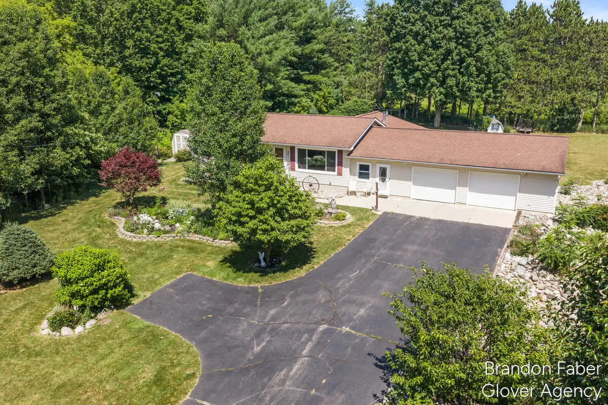 6660 Vinton Avenue Nw, Comstock Park, MI 49321 - #1