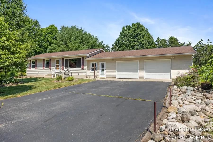 6660 Vinton Avenue Nw, Comstock Park, MI 49321 - #2