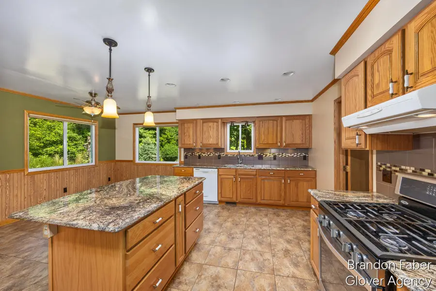 6660 Vinton Avenue Nw, Comstock Park, MI 49321 - #3