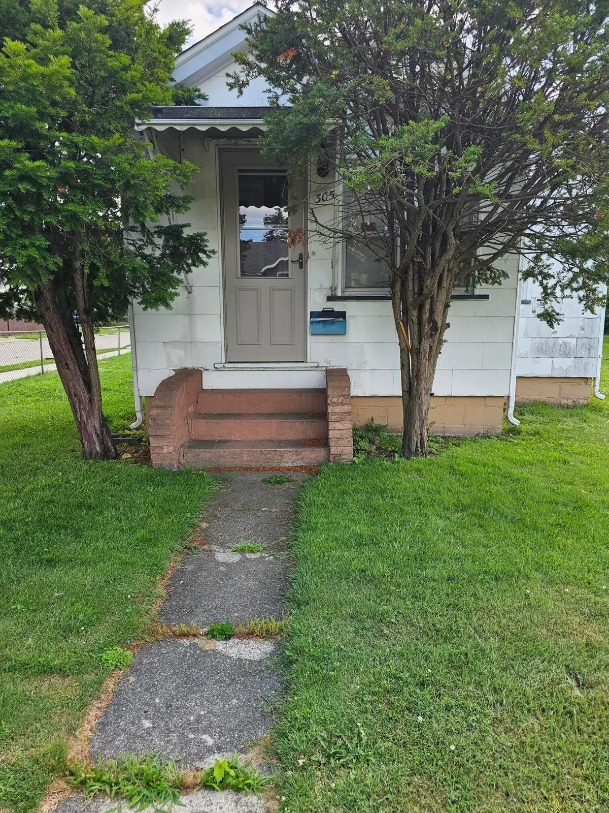 305 Chestnut Avenue, Hazel Park, MI 48030 - #1