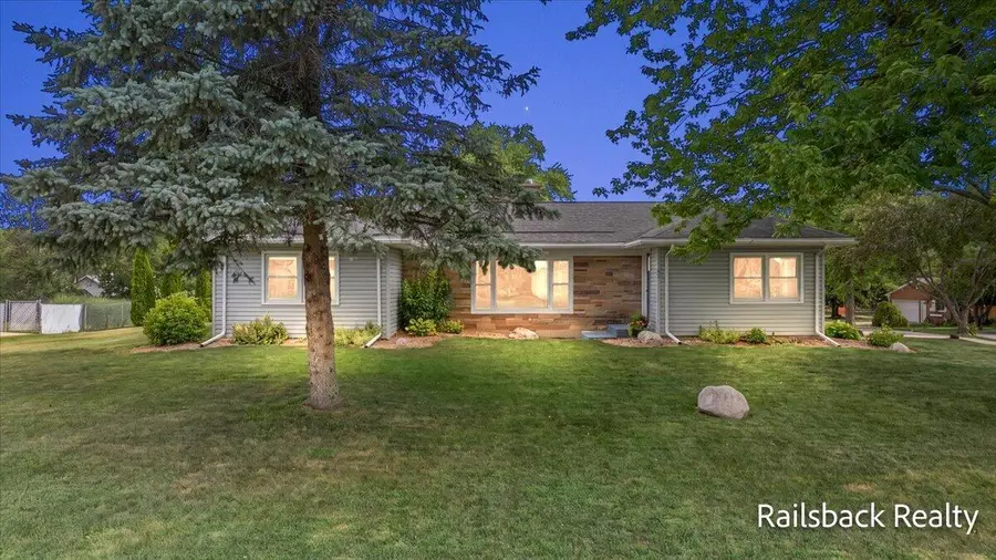 85 Orchard Drive Nw, Sparta, MI 49345 - #2