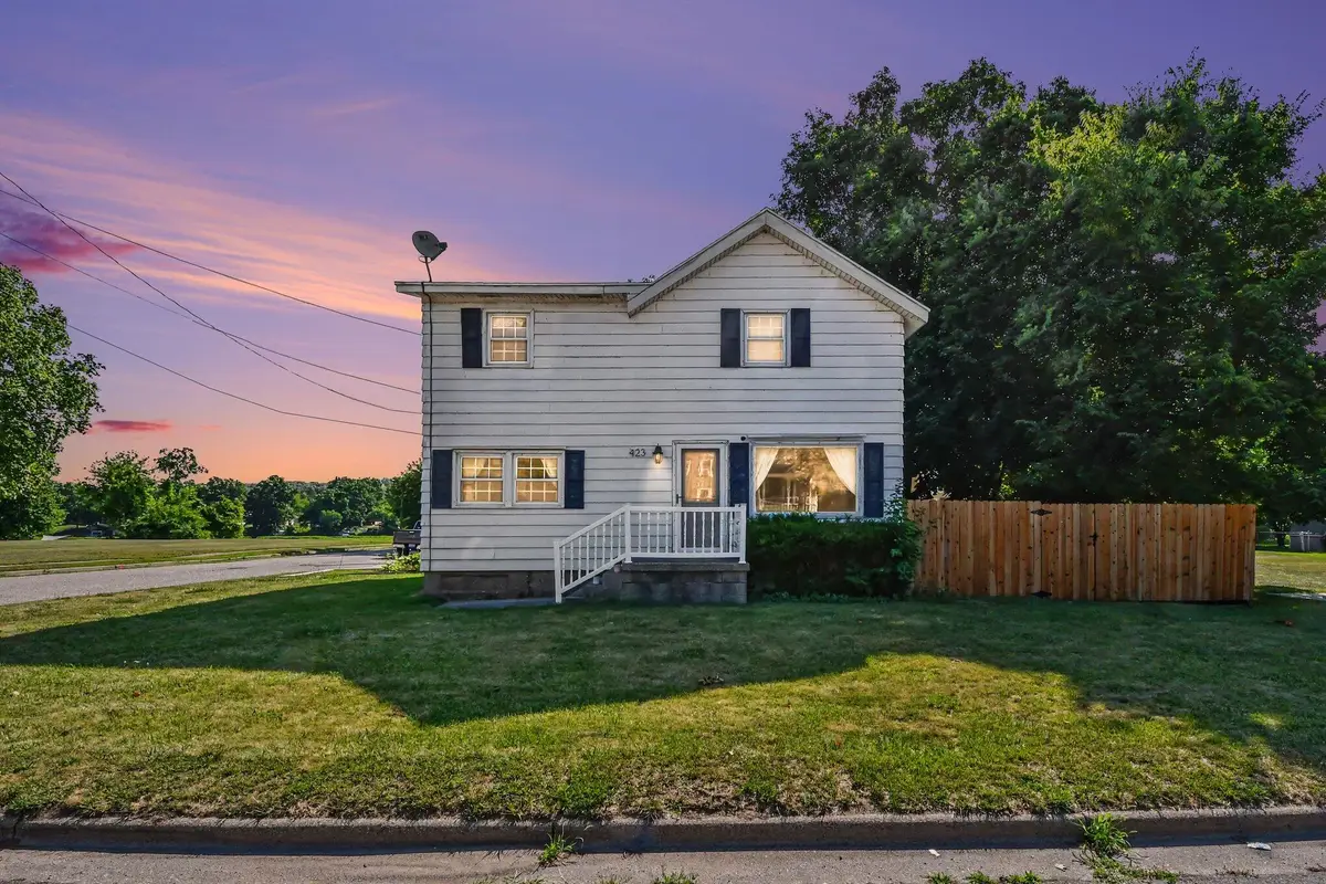 423 N Hudson Street Se, Lowell, MI 49331 - #1