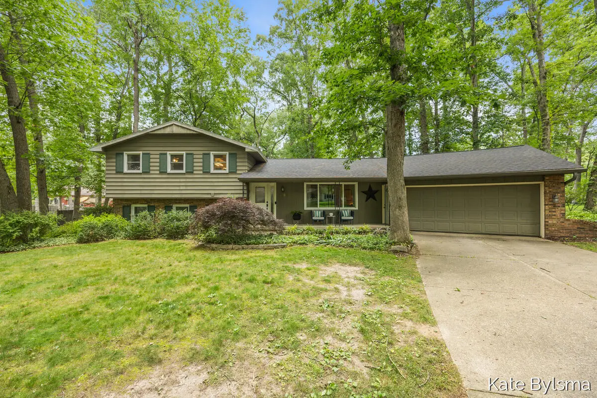 7569 Woodvale Street Se, Grand Rapids, MI 49546 - #1