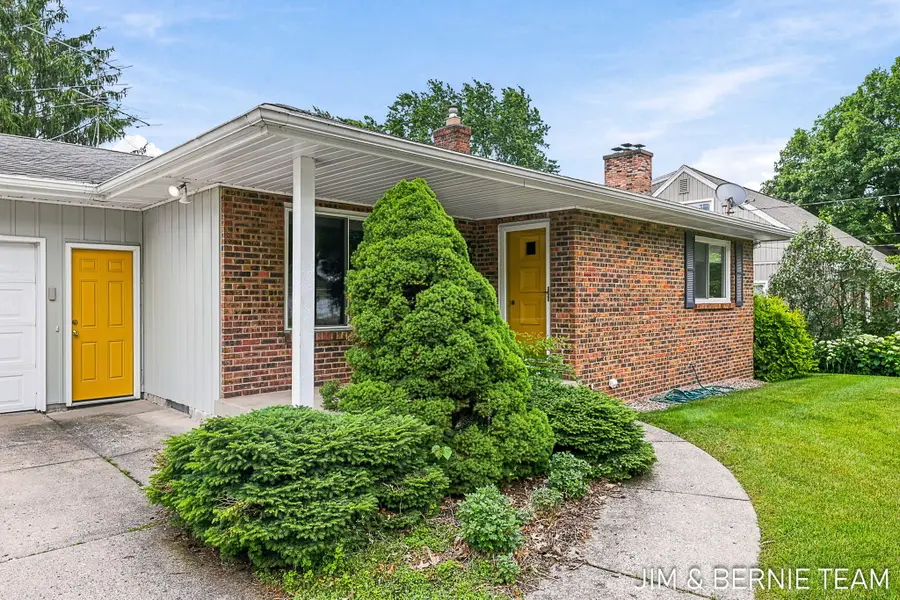2238 Edgewood Avenue Se, Grand Rapids, MI 49546 - #2