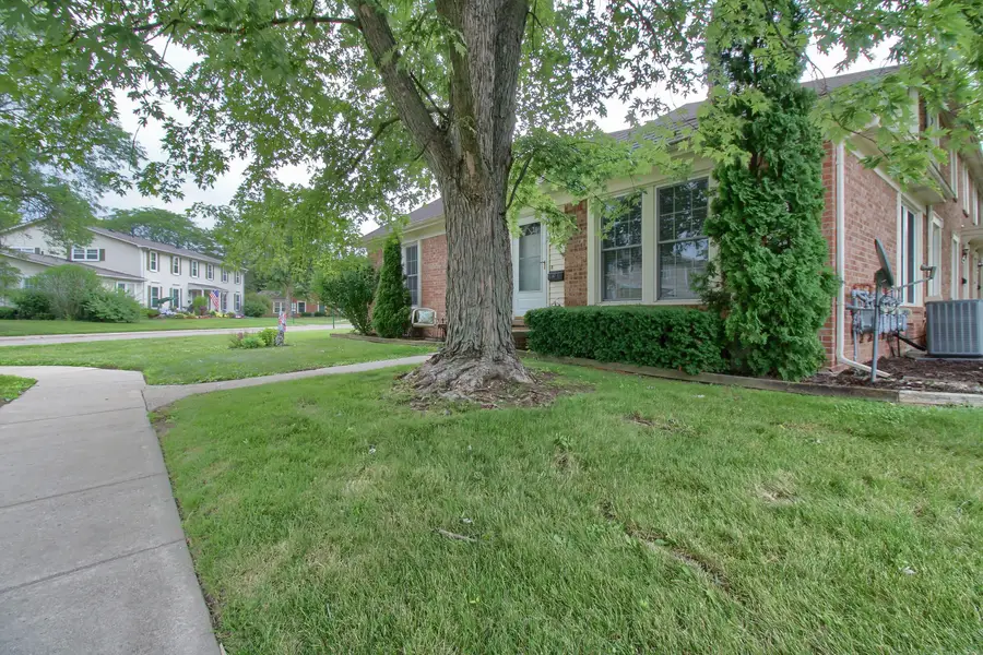 44507 N Umberland Circle, Canton, MI 48187 - #3