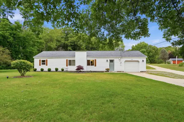 6436 Myers Lake Avenue Ne, Rockford, MI 49341
