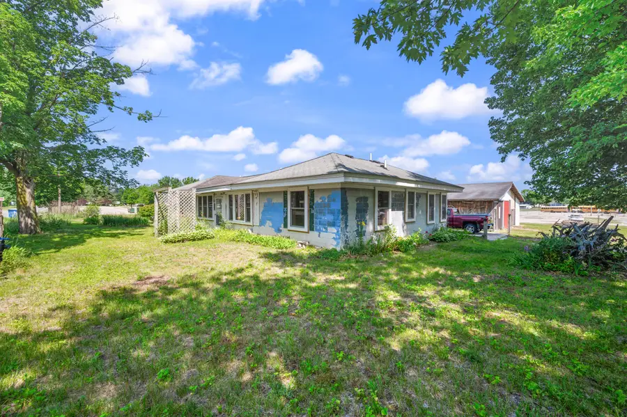 417 Walnut Street, Howard City, MI 49329 - #3