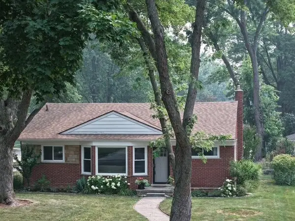 31180 E Rutland Street, Beverly Hills, MI 48025