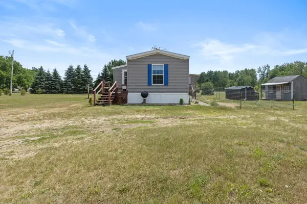 20089 W Lake Montcalm Road, Howard City, MI 49329
