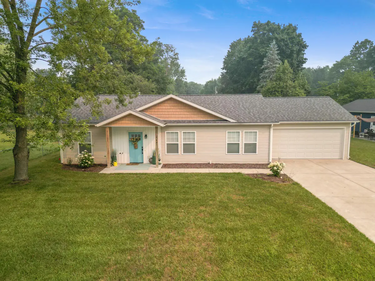 269 W Brooks Street, Newaygo, MI 49337 - #1