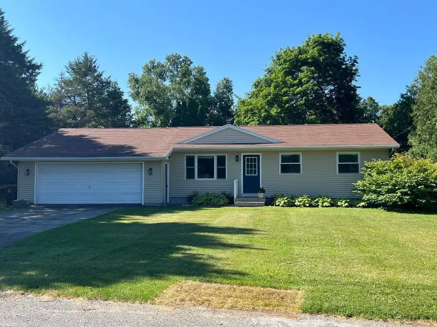 126 Johnson Street, Edmore, MI 48829 - #2