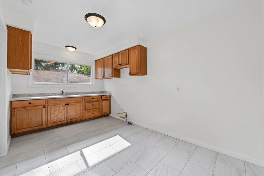 8417 Colonial Street, Dearborn Heights, MI 48127 - #3