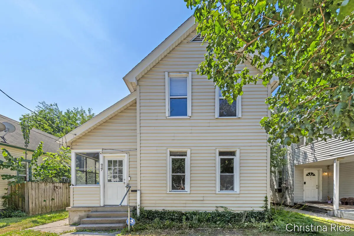 927 Davis Avenue Nw, Grand Rapids, MI 49504 - #1