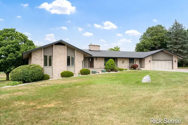 7290 Wingeier Avenue Se, Alto, MI 49302