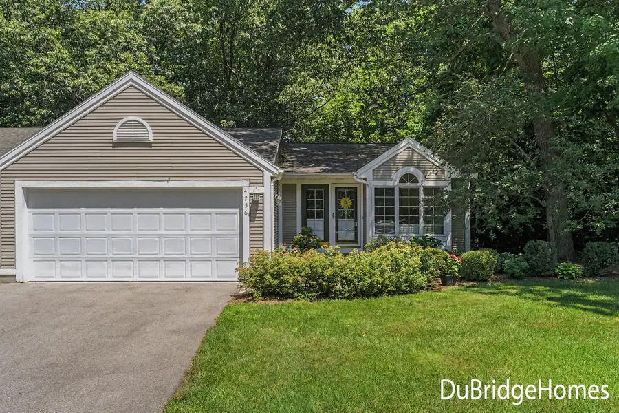 4256 Valley Hollow Drive Ne, Grand Rapids, MI 49525 - #2