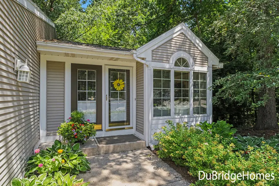 4256 Valley Hollow Drive Ne, Grand Rapids, MI 49525 - #3
