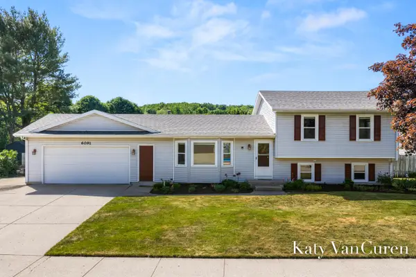 6091 Rogue River Meadows Drive Ne, Belmont, MI 49306
