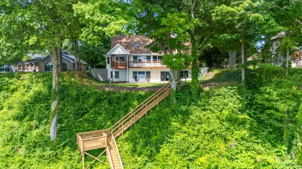 9895 Lakeview Drive, Berrien Springs, MI 49103