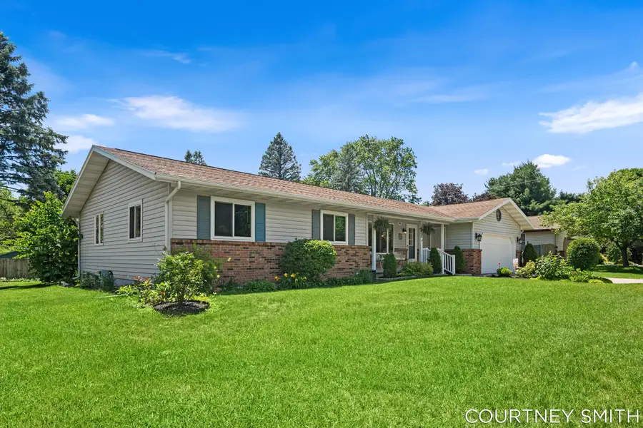 672 Birchwood Court Se, Lowell, MI 49331 - #3