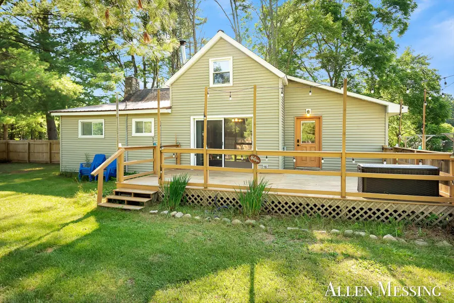 769 S Pine Avenue, White Cloud, MI 49349 - #2
